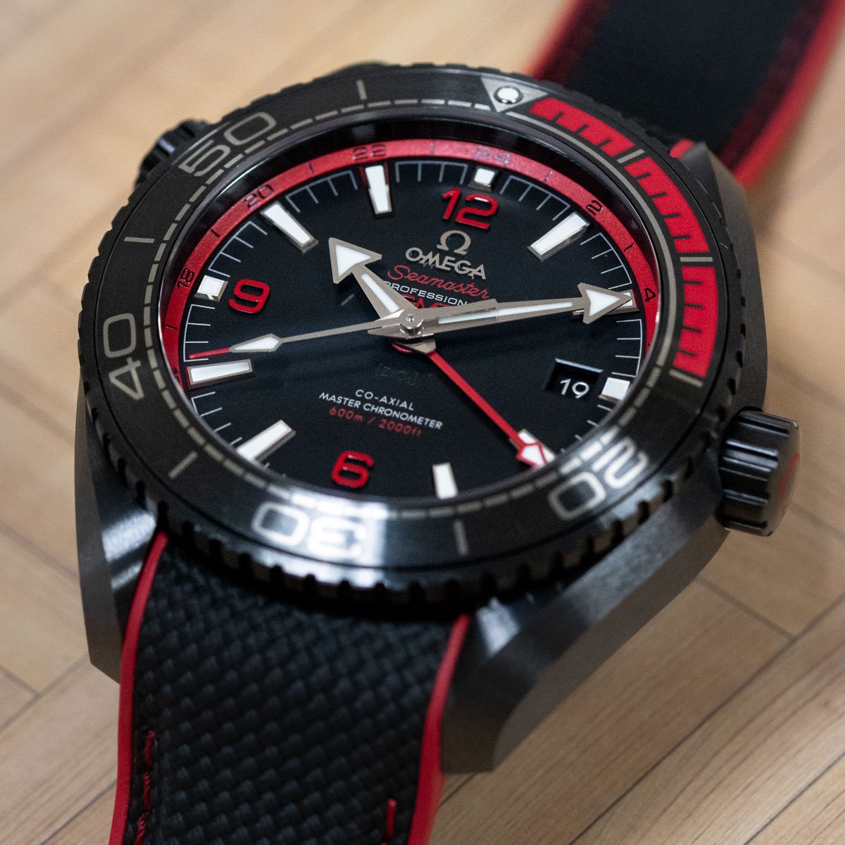 Omega Seamaster Planet Ocean GMT Deep Black Red 215.92.46.22.01.003