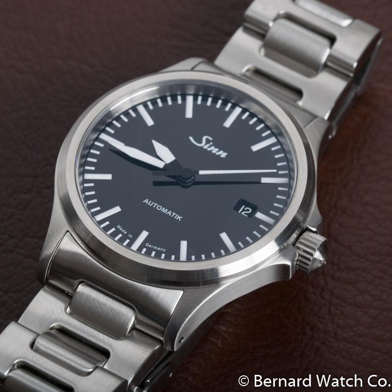 Sinn - 556i : 556i : SOLD OUT : black dial on Stainless Steel Bracelet